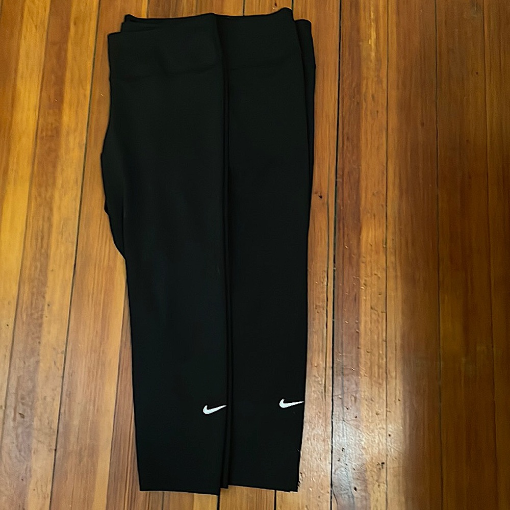 Two Pairs Nike One Women's Mid-Rise Crop Leggings
